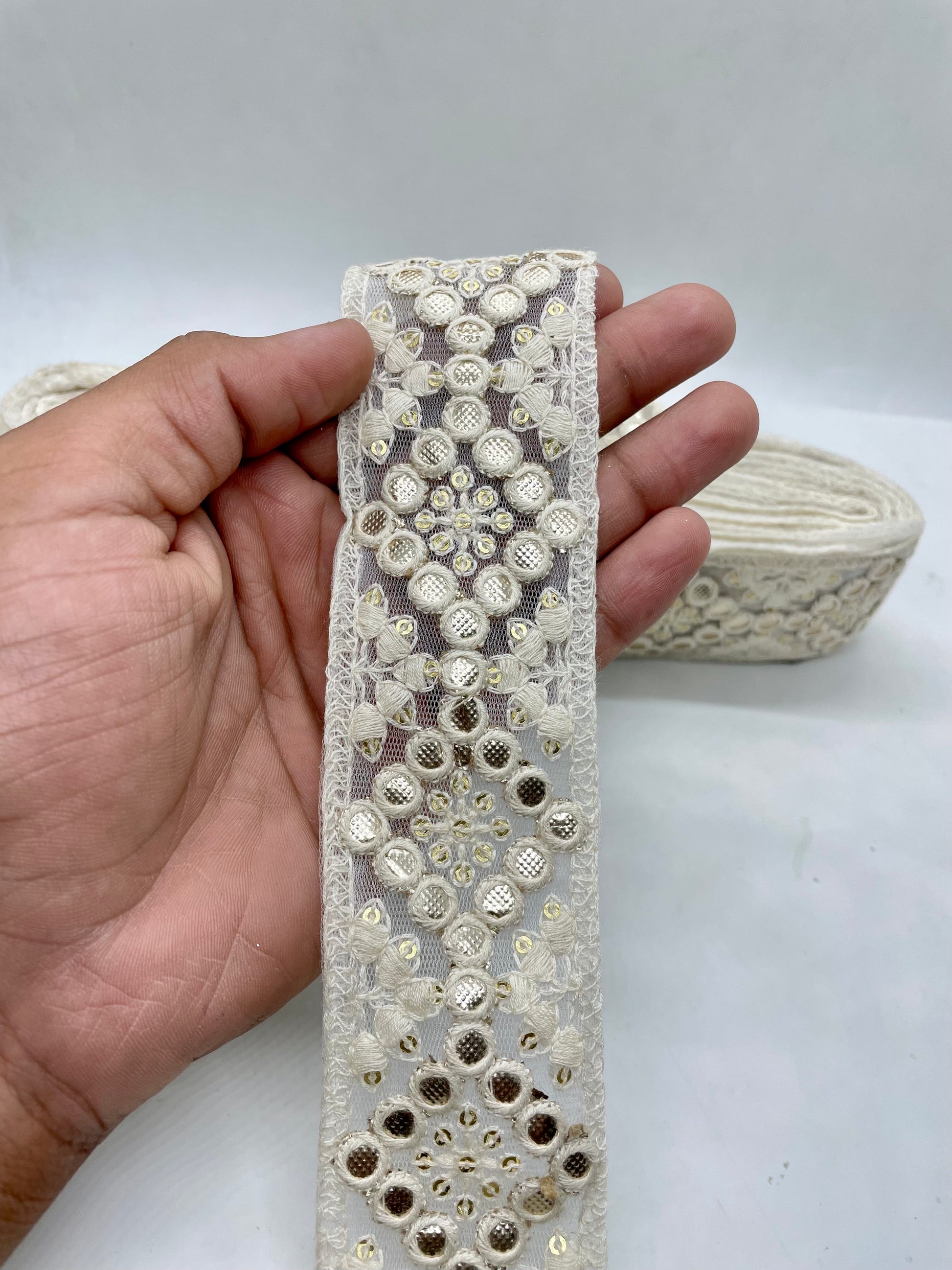 Crossed Cotton-Feel Embroidered Lace